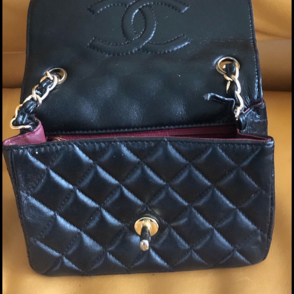 Chanel Handbag - Picture 4 of 7